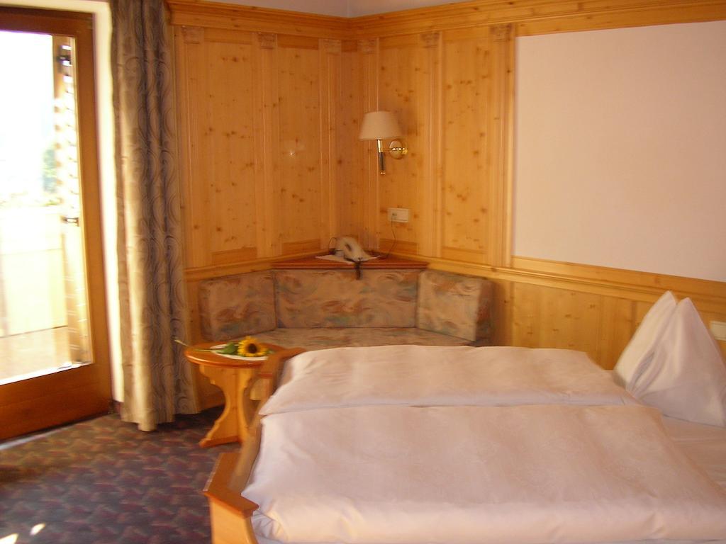Hotel Burgblick à San Lorenzo di Sebato Chambre photo